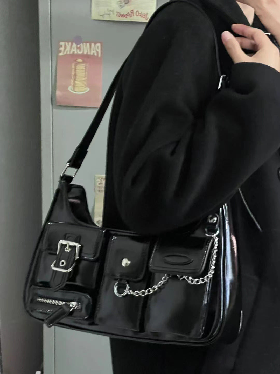 Damen Schultertasche – Hongkong Style Motorrad Bag mit Kette NOOR08