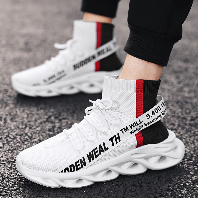 Dieser High-Top Socken Sneaker bietet dank atmungsaktivem Material hohen Tragekomfort. Das ultraleichte Design und der lässige Stil machen ihn zum perfekten Freizeitschuh für Herren.