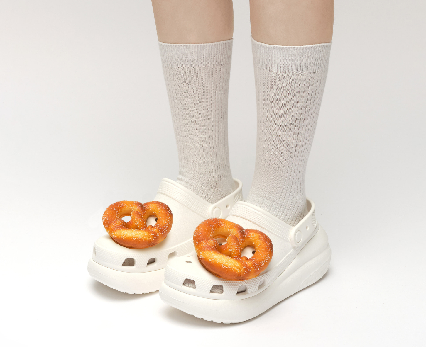Pretzel Crocs Charm / Brezel Anstecker – Funny Food Jibbitz Plug für Crocs & Clogs NOOR08