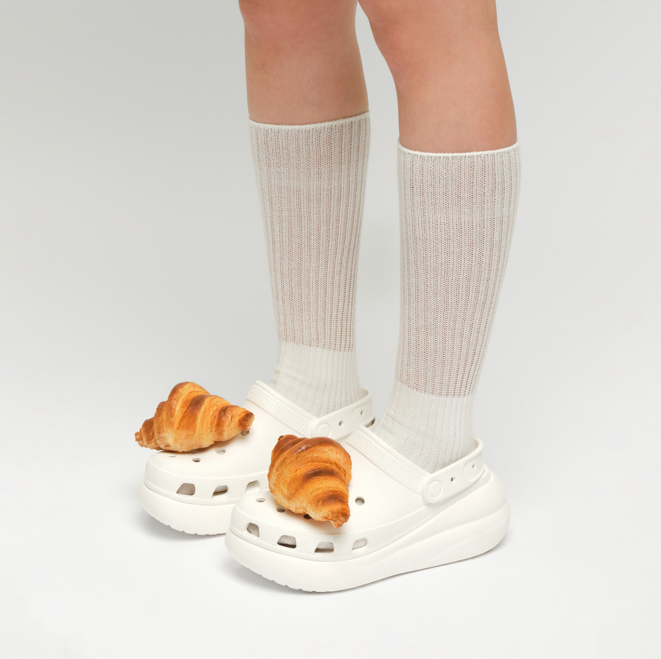 Croissant Crocs Charm / Croissant Anstecker – Funny Food Jibbitz Plug für Crocs & Clogs NOOR08
