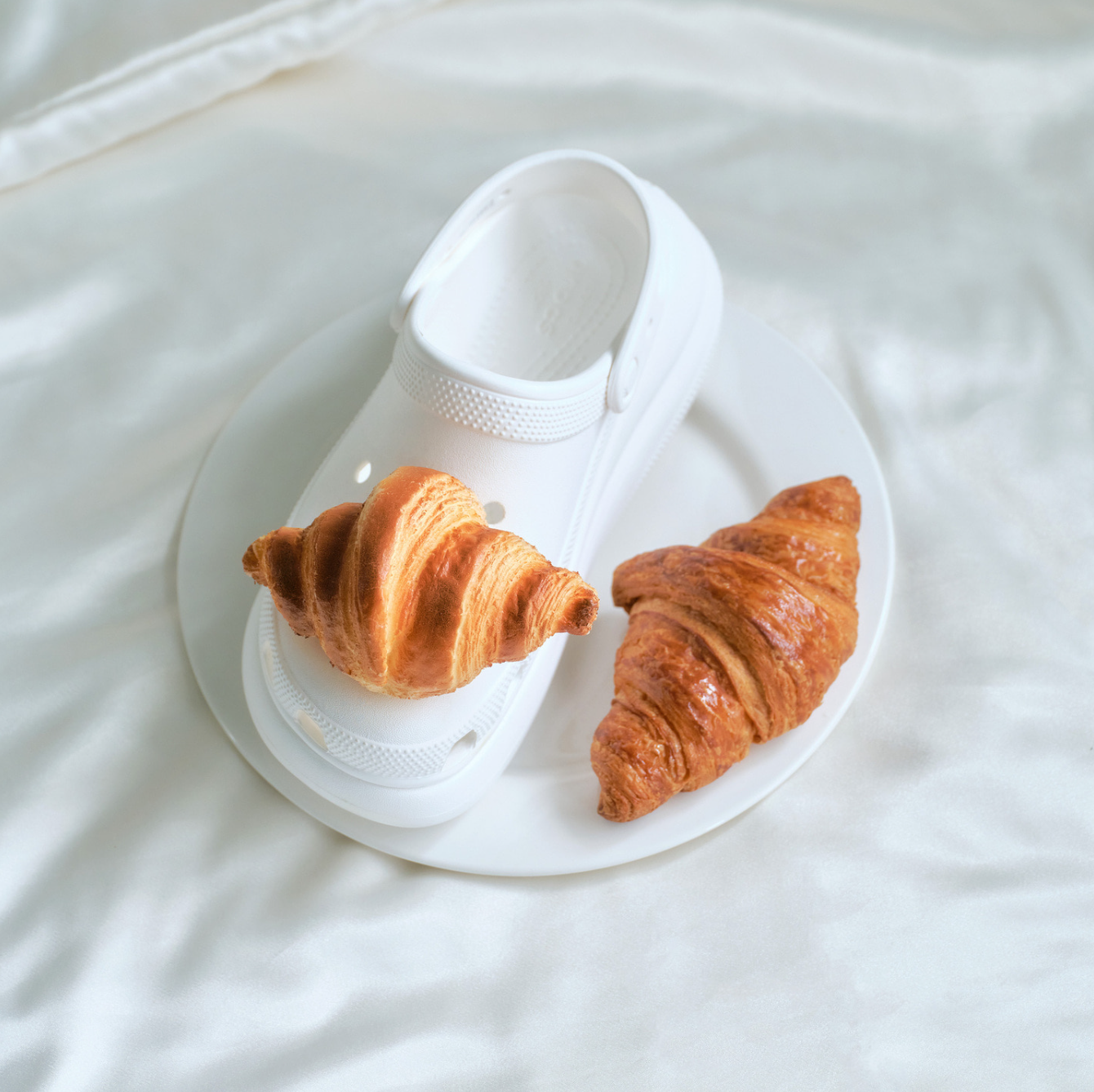 Croissant Crocs Charm / Croissant Anstecker – Funny Food Jibbitz Plug für Crocs & Clogs NOOR08
