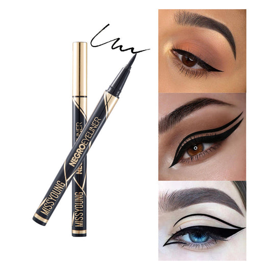 Intensiv schwarzer Eyeliner, wasserfest und schweißresistent. Perfekter Halt den ganzen Tag für präzise, ausdrucksstarke Augen.

