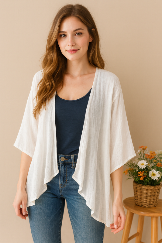 Leichte Sommerbluse für Damen. Offenes Design als Kimono, perfekt für Urlaub, Strand und Freizeit. Bequem, luftig und stilvoll kombinierbar.
