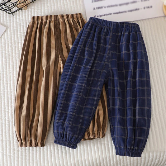Neue Kinder-Sporthose für Frühling. Lässige und bequeme Hose im koreanischen Stil mit Streifenmuster. Geeignet für Jungen und Mädchen.

