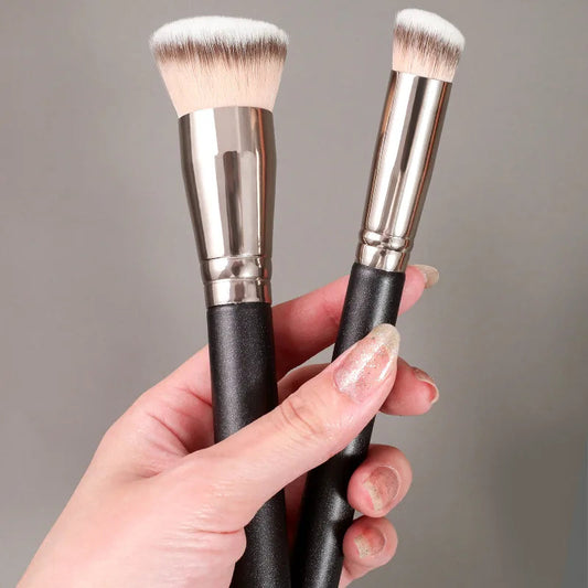 Make-up-Pinsel, Foundation- & Concealer-Pinsel, abgewinkelt NOOR08