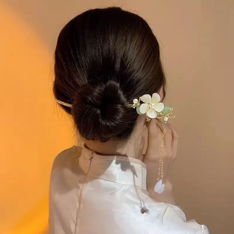 Eleganter chinesischer Haarstab mit Blumen und Quaste NOOR08