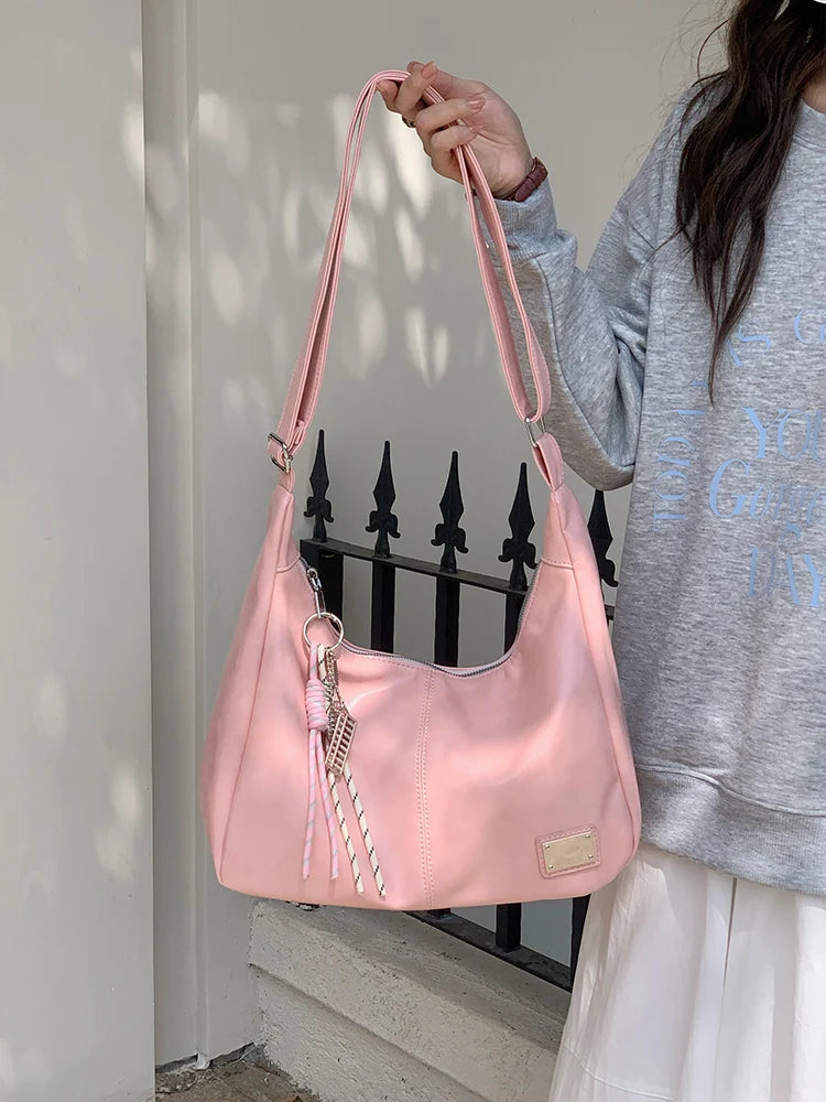 Damen Schultertasche PU Leder Handtasche Crossbody Bag Anhänger NOOR08