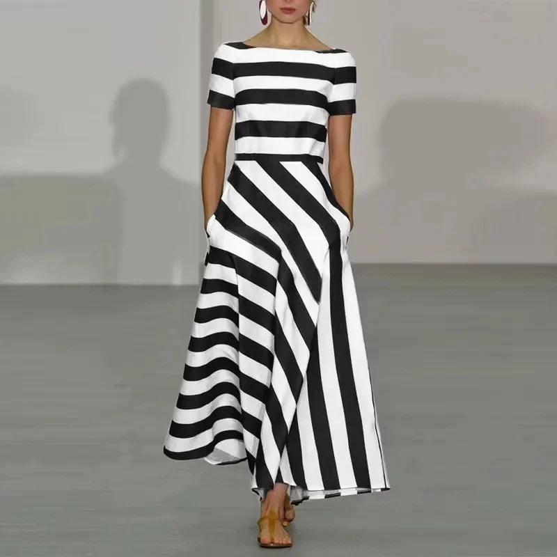 Langes Damen-Streifenkleid mit One-Shoulder-Design und kurzen Ärmeln NOOR08