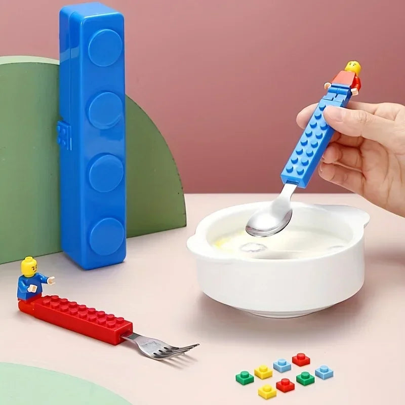 Bunte Baustein Besteck-Set – Tragbare Gabel & Löffel | Auslaufsicherer Kinder-Essensbehälter für Schule & Salat NOOR08