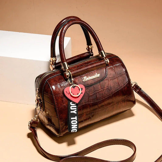 Elegante Damen Handtasche aus hochwertigem PU-Leder im Krokodil-Design. Vielseitig als Tote, Schulter- oder Crossbody Bag tragbar.

