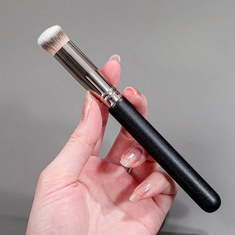 Make-up-Pinsel, Foundation- & Concealer-Pinsel, abgewinkelt NOOR08