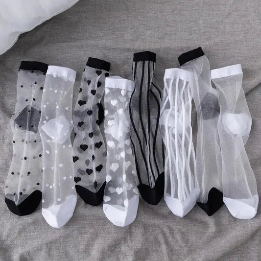 4 Paar neue Damen-Socken im Sommer. Transparente Tüll-Socken mit Spitze. Ultra-dünn, elastisch und aus Mesh-Material. Ein trendiger Look für den Sommer.

