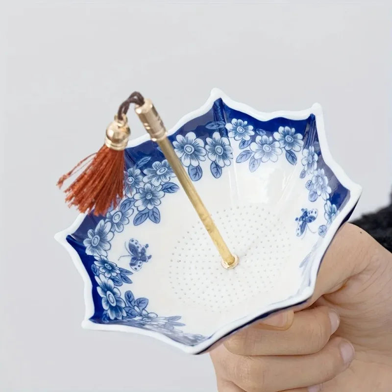 Kung Fu Teesieb aus Keramik | Blau-weißes Design mit Quasten NOOR08