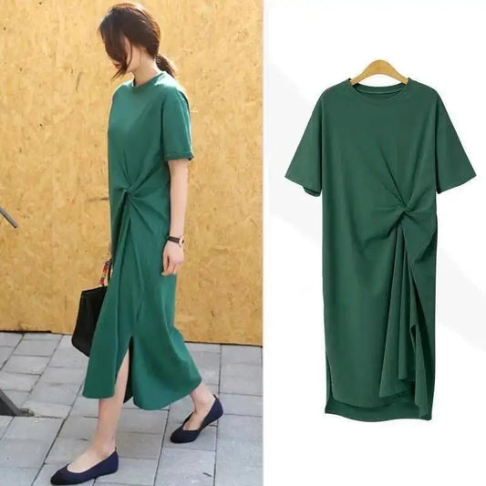 Ein schlankes, sehr elegantes Kleid im koreanischen und französischen Stil. Einfarbiges Design, das ideal für Plus-Size-Größen ist. Ein langes T-Shirt-Kleid, das einfach und schick ist.

