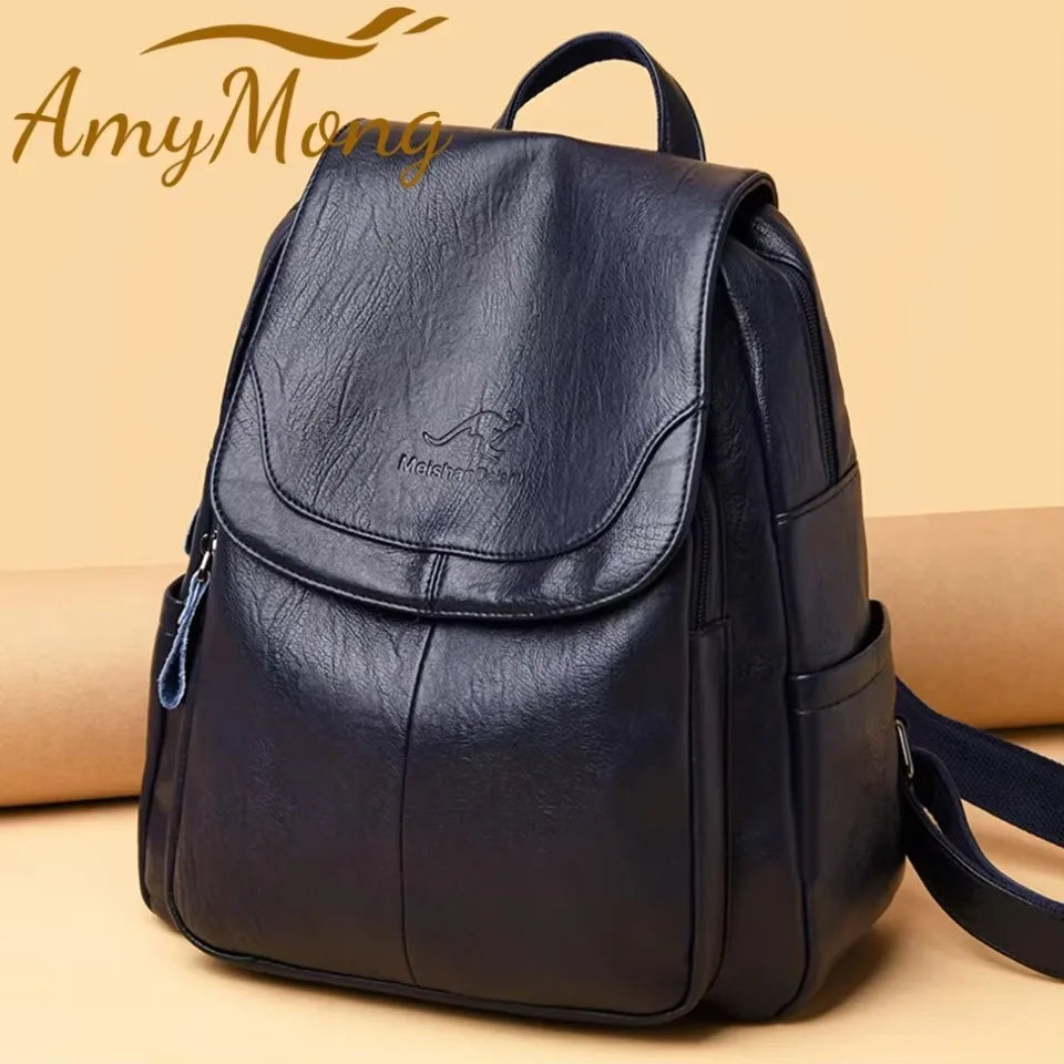Ein geräumiger Rucksack in Leder-Optik. Perfekt für Reisen, Schule oder den Alltag. Großes Fassungsvermögen für Damen und Mädchen.


