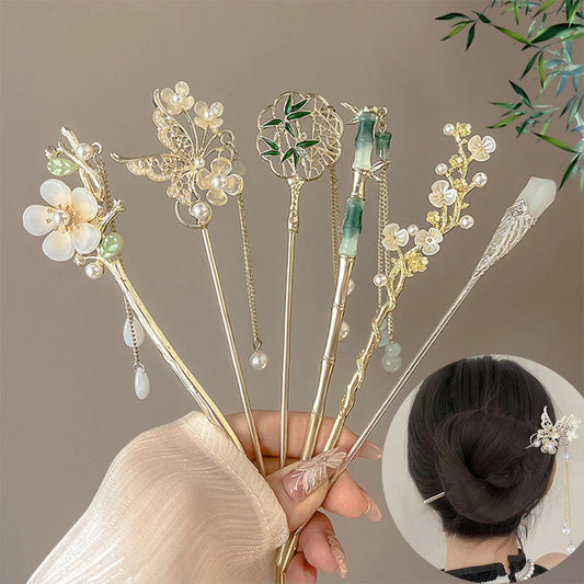 Eleganter Haarstab im chinesischen Stil. Traditionelles Blumen- und Quasten-Design. Ideal für Dutts, als Haarnadel oder als Haarschmuck. Perfekt für Frauen, die traditionellen Stil lieben.

