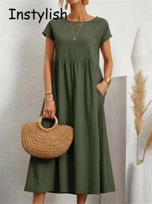 Elegantes Sommer-Maxi-Kleid aus Baumwolle und Leinen. Lockere Passform, kurze Ärmel und Rundhalsausschnitt. Mit Taschen, im Vintage-Harajuku-Stil.

