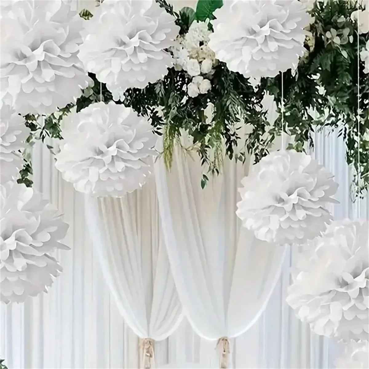 12er Set Papier Pom Poms (Weiß & Hellgrün) – Hängende Deko Blumenbälle für Hochzeit & Party
