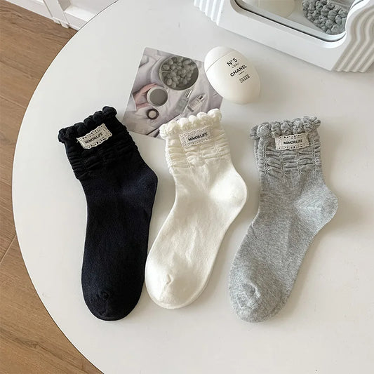 Bequeme Damen Baumwollsocken mit verspieltem Faltenrand im koreanischen Stil. Perfekt für Alltag, Schule und süße Mode-Looks.
