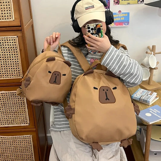 Großer Kawaii Capybara Rucksack mit viel Stauraum. Perfekt für Schule, Reisen oder Freizeit. Geeignet für Kinder & Jugendliche.